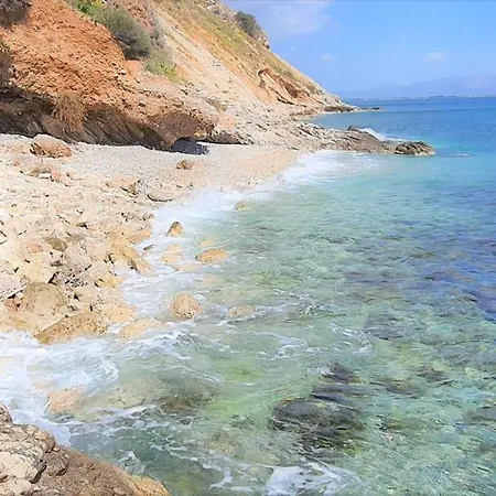 מלון דירות Anavalos 4*