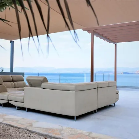 Anavalos Aparthotel 4*