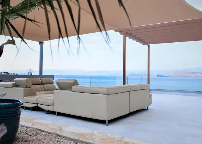 Anavalos Aparthotel 4*