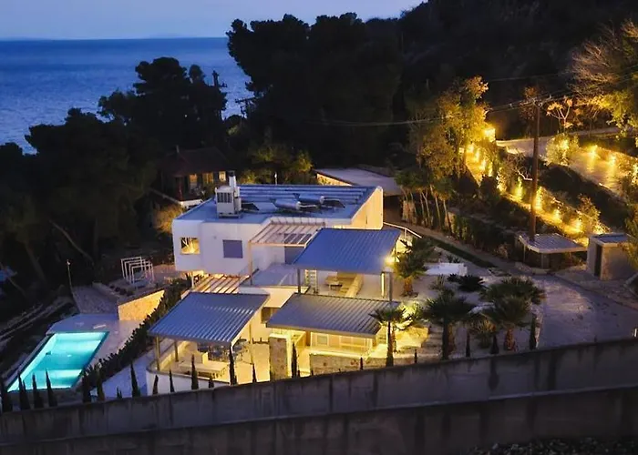 Anavalos Apartahotel 4*